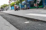 Một con đường ở TPHCM sau khi cưa, xẻ, dặm, vá…