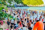 Gần như các điểm du lịch đều quá tải trong dịp hè.