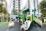 Trẻ nhỏ vui chơi trong công viên ở khu dân cư nhà ở xã hội EHomeS, phường Phú Hữu, TP Thủ Đức, TPHCM Ảnh: Hoàng Hùng 