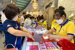 Giao dịch tại một cửa hàng vàng. (Ảnh chỉ mang tính chất minh họa).