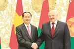Chủ tịch nước Trần Đại Quang và Tổng thống Belarus Alexander Lukashenko chụp ảnh chung tại lễ đón