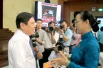 Chủ tịch HĐND TPHCM Nguyễn Thị Quyết Tâm trao đổi cùng Chủ tịch UBND TPHCM Nguyễn Thành Phong trước giờ khai mạc kỳ họp.