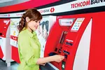 Chiến lược hút vốn không kỳ hạn của Techcombank là phát triển thẻ ghi nợ nhưng giảm nhiều loại phí để giữ chân khách hàng bỏ tiền vào thẻ.