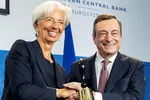 Tân Chủ tịch ECB Christine Lagarde và người tiền nhiệm Mario Draghi. (Nguồn: Reuters)