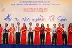 Lễ cắt băng khai mạc chương trình “Hội tụ các miền di sản” tại trước nhà hát Cao Văn Lầu. Ảnh: PHONG LAM