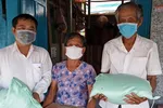 Hậu Giang hỗ trợ gạo, mì tôm, khẩu trang đến tay người khó khăn