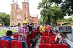DN trong ngành du lịch cần sự hỗ trợ để khắc phục thiệt hại do ảnh hưởng từ COVID-19. Trong ảnh: hoạt động du lịch tham quan TP.HCM trên xe buýt hai tầng tạm dừng để chống dịch - Ảnh: Quang Định