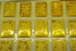 Giá vàng trong nước và thế giới diễn biến ngược chiều
