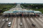 Đề xuất giảm 10-30% mức phí đường bộ cho ô tô kinh doanh vận tải. (Ảnh minh họa: KT)