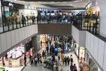Mua sắm tại AEONMALL (Ảnh: Vietnam+)