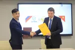Mr. Nguyen Huy Hung Viet, General Director of T&T Russia Company Ltd (left) and Mr. Andrey Kolmogorov, General Director of CV-PASS (right) at signing of MoU.
