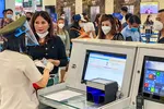 Hàng không siết chặt kiểm tra y tế tại các sân bay.