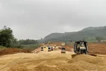 4 dự án thành phần của cao tốc Bắc-Nam đang thi công đối mặt với nguy cơ chậm tiến độ vì thiếu nguồn vật liệu. Ảnh: VGP/Phan Trang.
