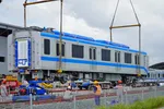 Đoàn tàu thứ 5 của Metro Số 1 được cẩu xuống đường ray tại depot Long Bình chờ lắp ráp hồi tháng 6. Ảnh: Gia Minh.