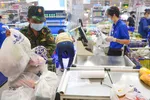 Các siêu thị chuẩn bị đón khách đến mua sắm sau thời gian tạm ngưng bán lẻ trực tiếp để tuân thủ các biện pháp chống dịch - Ảnh: QUANG ĐỊNH