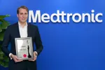 Ông Paul Verhulst, Tổng Giám đốc Medtronic Indochina nhận chứng nhận vinh danh "Nơi làm việc tốt nhất Châu Á 2021"