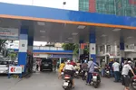 Sở Công thương TP.HCM cho biết sẽ có kiến nghị Bộ Công thương sử dụng quỹ bình ổn xăng dầu - Ảnh: N.AN