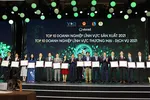 Đại diện VCCI trao giải thưởng Top 10 doanh nghiệp bền vững lĩnh vực Sản xuất và Thương mại – Dịch vụ tại Việt Nam năm 2021