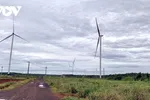 Những trụ điện gió trăm tỷ chờ rỉ sét ở Tây Nguyên.