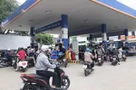 TPHCM: Thiếu xăng xảy ra ở một số cửa hàng tư nhân