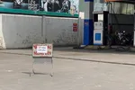 Một cây xăng tại thành phố Thủ Đức, TP HCM treo bảng hết xăng