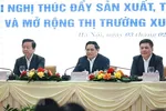 Thủ tướng Phạm Minh Chính, Phó Thủ tướng Trần Hồng Hà và Bộ trưởng Bộ Công thương Nguyễn Hồng Diên chủ trì hội nghị. (Ảnh: Dương Giang/TTXVN)