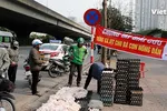 Cảnh giác loại trứng 'giải cứu' giá siêu rẻ chất đống vỉa hè Hà Nội