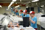 Sản xuất các đơn hàng dệt may phục vụ xuất khẩu. (Ảnh: Đức Duy/Vietnam+)