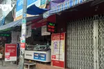 Cửa hàng bán sim điện thoại tại đường Nguyễn Phúc Nguyên (Phường 8, Quận 3) trong tình trạng vắng khách những ngày qua. Ảnh: Hoàng Minh