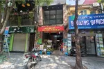Một mặt bằng kinh doanh trên phố Hàng Bông (Hoàn Kiếm, Hà Nội) treo biển cho thuê nhà