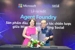 Bà Nguyễn Quỳnh Trâm, Tổng Giám đốc Microsoft Việt Nam và ông Nguyễn An Nguyên, CEO Trusting Social, ký kết Biên bản ghi nhớ giữa 2 đơn vị.