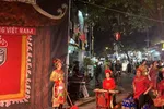 Biểu diễn tuồng ở phố cổ Hà Nội - Ảnh: VGP