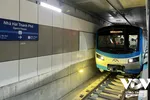 Ngày 29/8, Tuyến Metro số 1 (Bến Thành - Suối Tiên) bắt đầu chạy thử nghiệm trên toàn tuyến, bao gồm cả đoạn trên cao và đoạn đi ngầm, từ ga Bến xe Suối Tiên đến ga trung tâm Bến Thành. Ảnh minh họa 