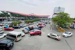 Sân đỗ xe ôtô trước Nhà ga hành khách T1 tại Cảng hàng không Quốc tế Nội Bài. (Ảnh: CTV/Vietnam+)