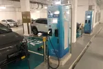 Trạm sạc xe điện trong bãi đỗ xe trở thành quy định bắt buộc tại nhiều nước