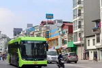 Hà Nội sẽ tiếp tục triển khai thêm các tuyến xe buýt điện. (Ảnh: Việt Hùng/Vietnam+)