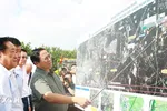 Thủ tướng Phạm Minh Chính kiểm tra hướng tuyến dự án cao tốc Thành phố Hồ Chí Minh-Thủ Dầu Một-Chơn Thành. (Ảnh: Dương Giang/TTXVN)