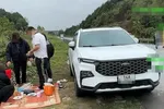 Phạt chủ xe trải chiếu ăn cơm trên cao tốc Nội Bài-Lào Cai
