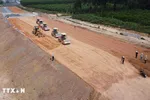 Một đoạn cao tốc Biên Hòa - Vũng Tàu qua tỉnh Đồng Nai đã cơ bản hoàn thành đắp nền đường. (Ảnh: Công Phong/TTXVN)