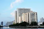 Chung cư cho người có thu nhập thấp bên kênh Tàu Hủ-Bến Nghé, quận 4, Thành phố Hồ Chí Minh. (Ảnh: Hồng Đạt/TTXVN)