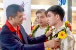 Lãnh đạo Vietjet chào mừng hành khách trên đường bay mới Hà Nội - Tây An