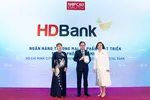 Ông Trần Hoài Phương- Giám đốc Ngân hàng Doanh nghiệp HDBank- đại diện HDBank nhận giải
