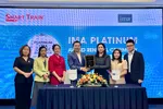 Đại diện Smart Train Academy và Hiệp hội Kế toán quản trị Hoa Kỳ thực hiện nghi thức ký kết hợp tác.
