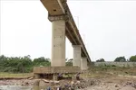 Cầu sông Lô có dấu hiệu xuống cấp nghiêm trọng.