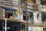 Hiện vẫn còn nhiều hộ dân sinh sống tại đơn nguyên 2 khu tập thể cũ Ngọc Khánh, Ba Đình. (Ảnh: Ngọc Anh/TTXVN phát)