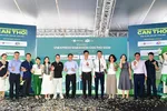 Các đại biểu thực hiện nghi thức khai mạc giải chạy