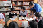 Chị Bùi Thị Hà lập thư viện miễn phí cho trẻ em.