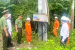 PC Cần Thơ cùng lực lượng Công an TP Cần Thơ kiểm tra hiện trường vụ việc mất trộm vật tư, thiết bị lưới điện.