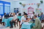 Người dân xã Trung Hưng (TP Cần Thơ) tham gia khám sức khỏe toàn dân.