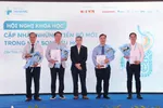 Các chuyên gia tại hội nghị “Cập nhật những tiến bộ mới trong nội soi tiêu hóa”